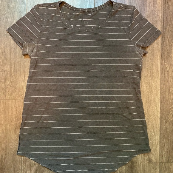 Lululemon love crew tshirt size 4